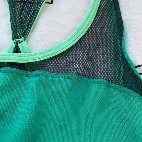 Nike Dri-fit workout top - Picture 7 of 8